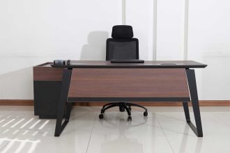 میز کارمندی آرکا. پایه فلزی با صفحه ام دی اف mdf محصول مبلمان اداری فطرس