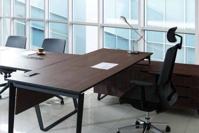میز مدیریت آرکا. پایه فلزی با صفحه ام دی اف mdf محصول مبلمان اداری فطرس