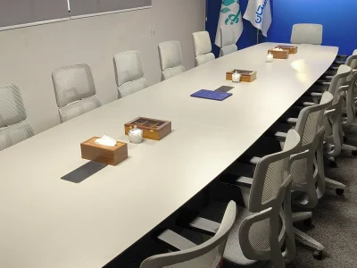 صندلی اداری مدل FCM 220 در سالن جلسات